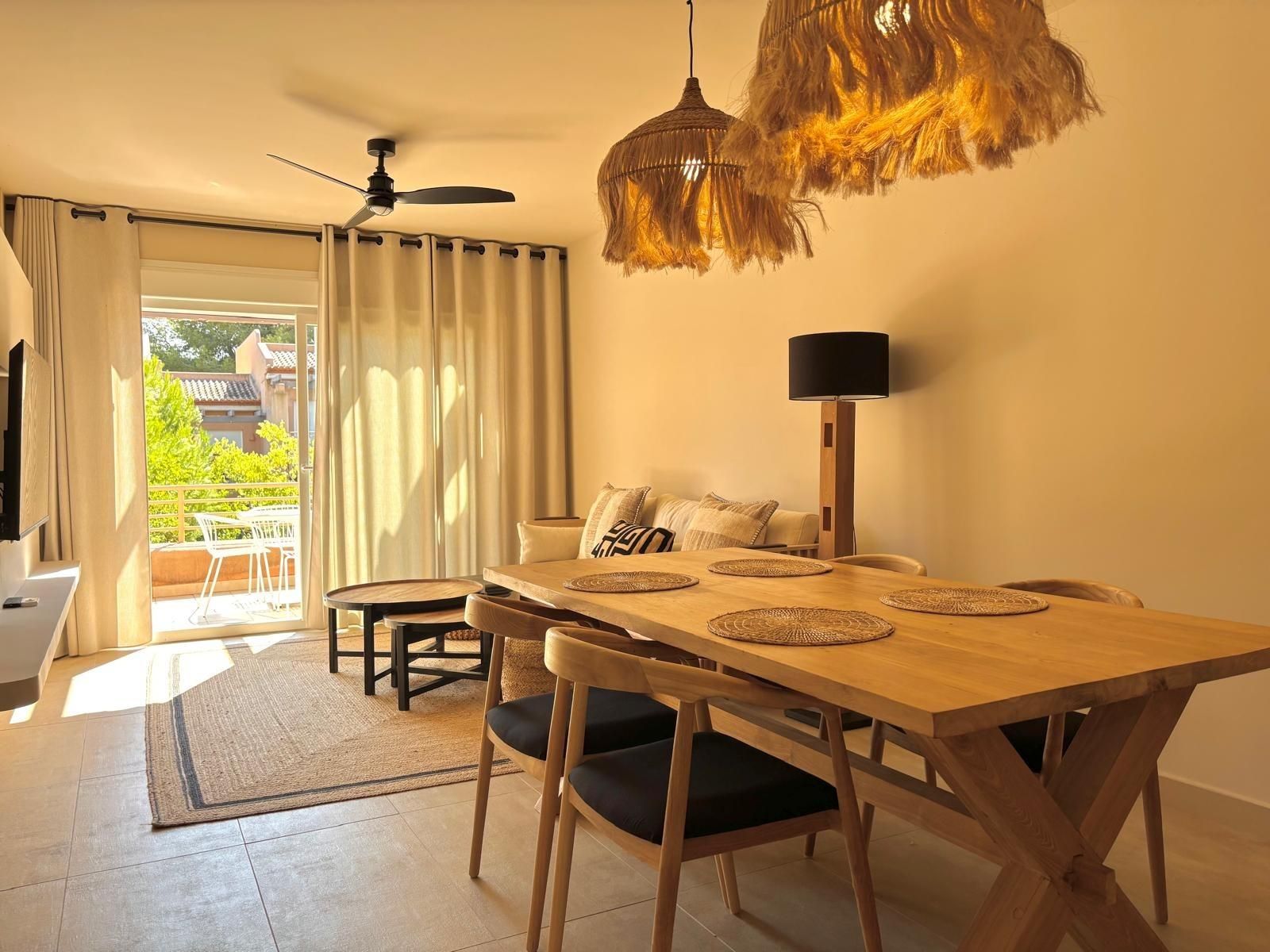 Wohnzimmer von Wohnungen zum verkauf in Moraira mit Klimaanlage, Heizung und Privatgarten