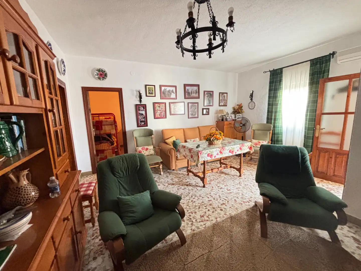 Sala de estar de Casa adosada en venta en Andújar con Aire acondicionado y Terraza