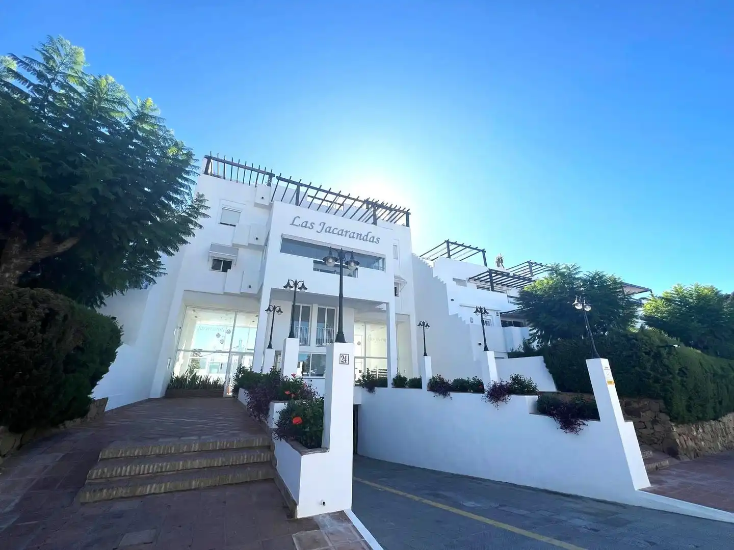 Außenansicht von Maisonette zum Verkauf in Estepona mit Klimaanlage, Terrasse und Abstellraum