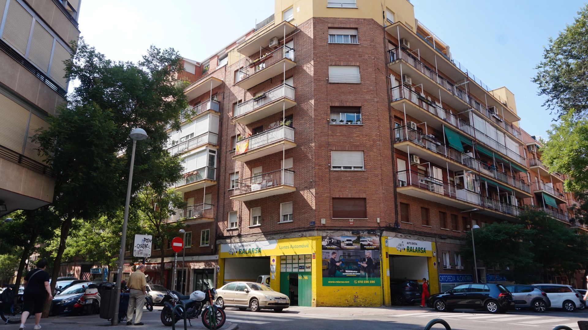 Exterior view of Premises for sale in  Madrid Capital