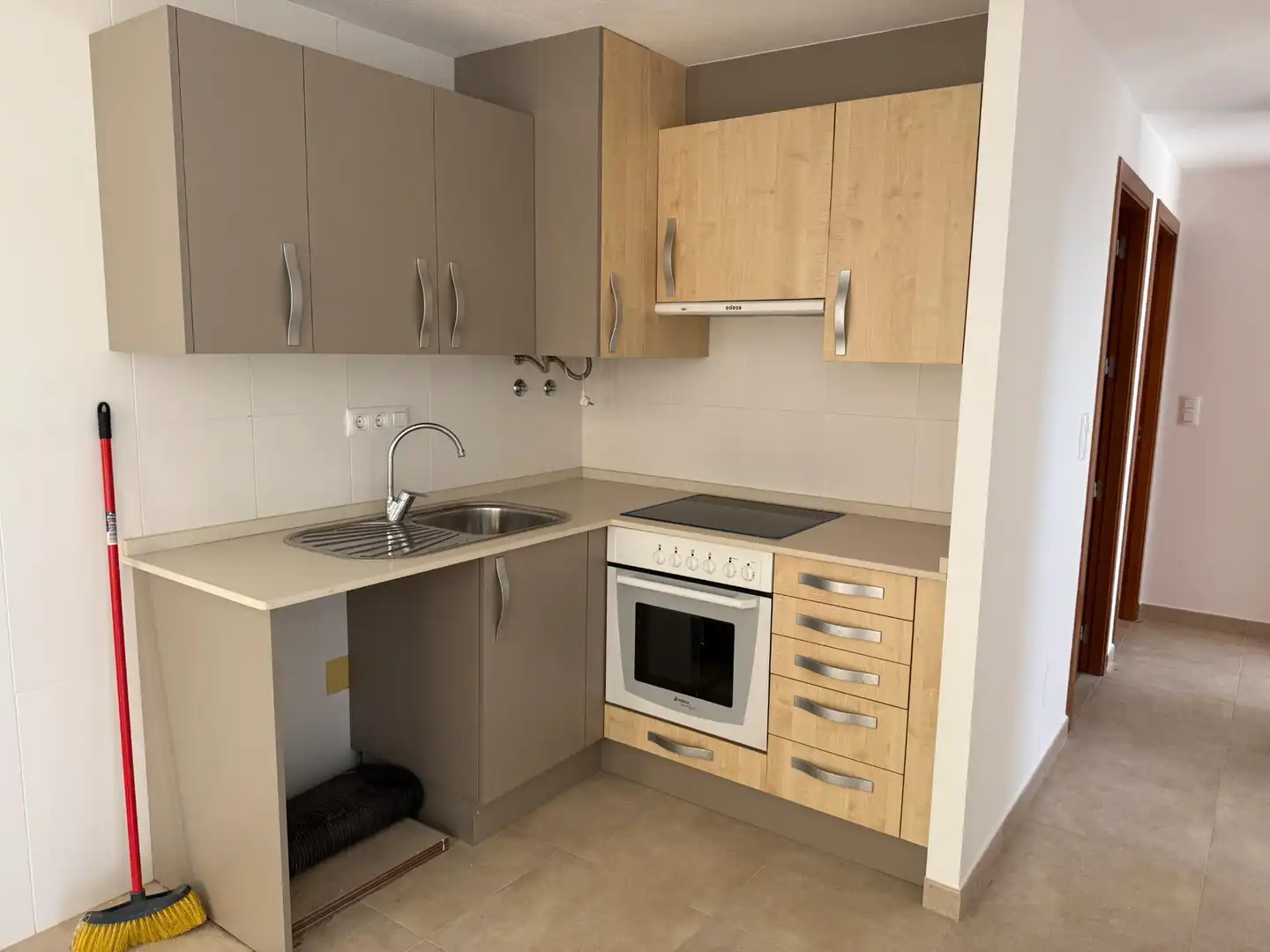 Cuina de Apartament en venda en Águilas amb Terrassa i Piscina comunitària