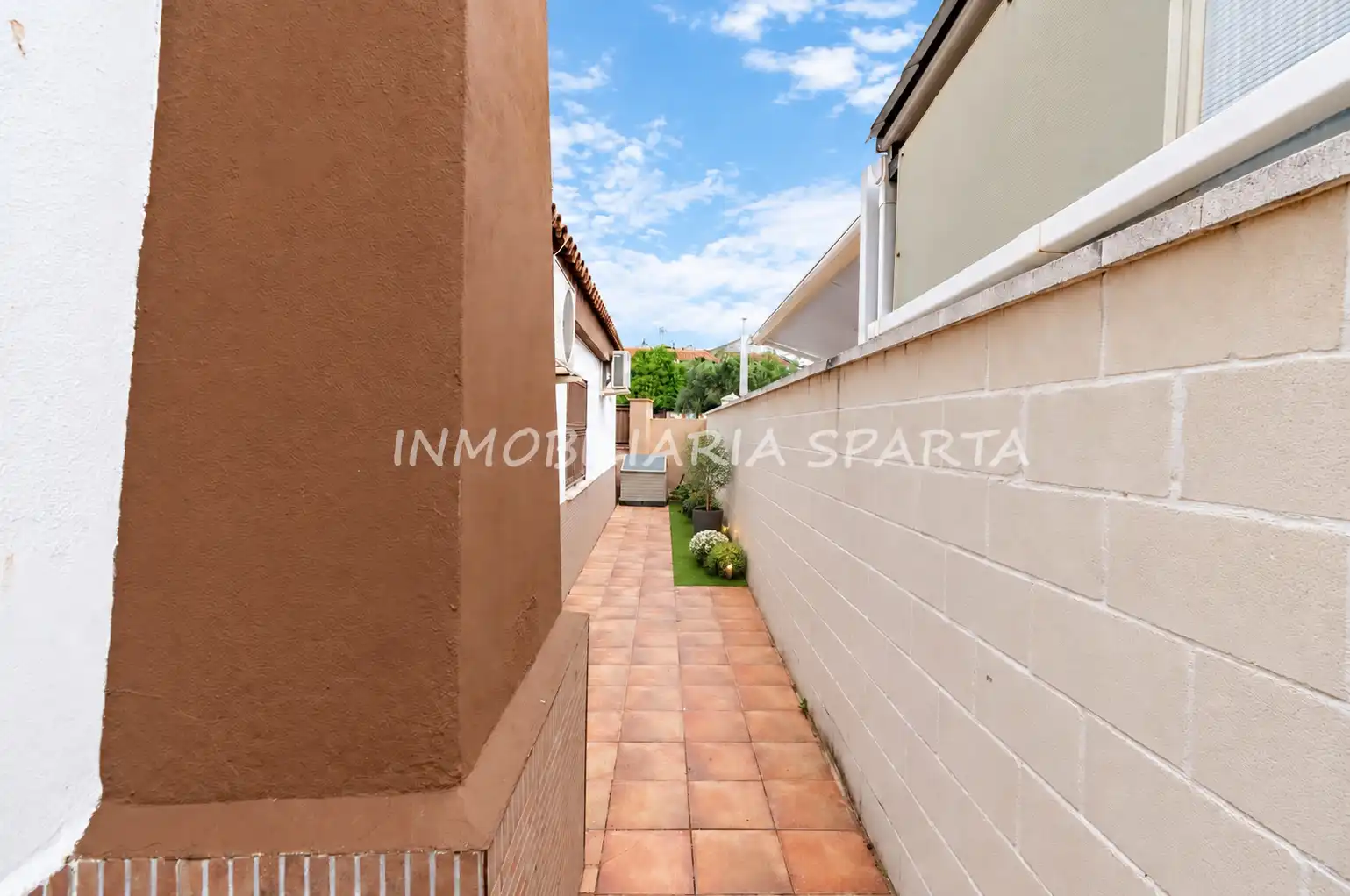 Vista exterior de Casa o xalet en venda en Espartinas Pueblo