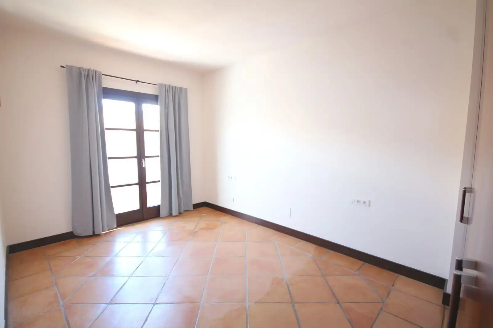 Casa adosada de lloguer en Benahavís amb Aire condicionat, Terrassa i Traster