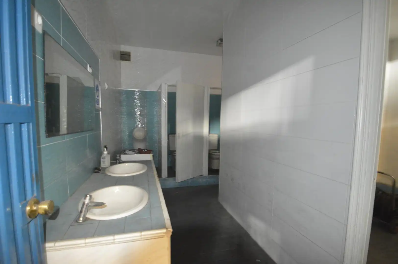 Baño de Nave industrial de alquiler en Almería