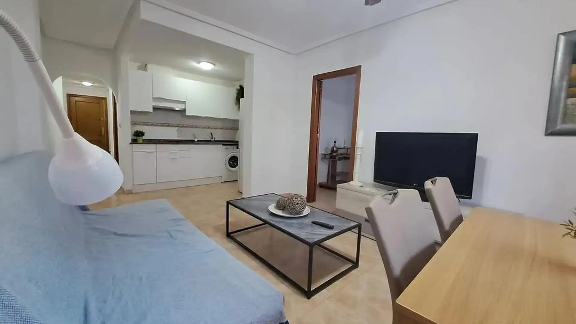 Sala d'estar de Apartament en venda en Torrevieja amb Aire condicionat, Traster i Moblat