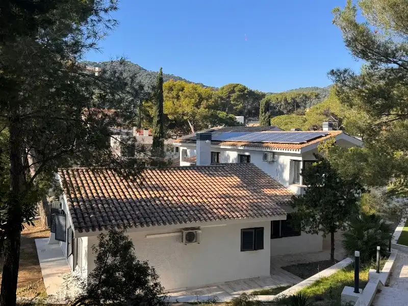 Vista exterior de Casa o xalet en venda en Cabrera de Mar amb Aire condicionat, Calefacció i Jardí privat