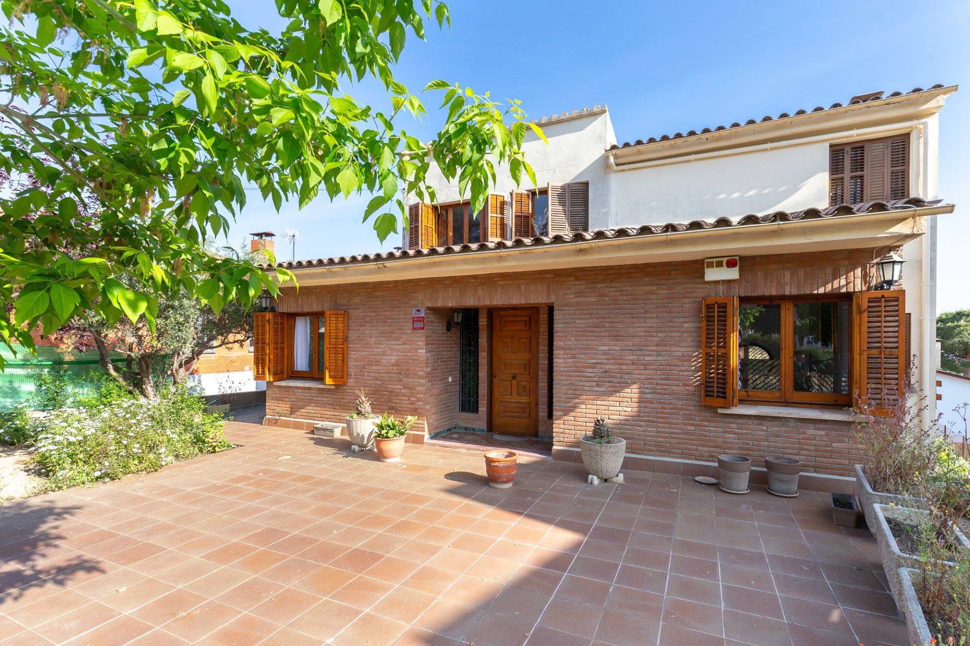 Exterior view of House or chalet for sale in Sant Just Desvern  with Heating, Terrace and Swimming Pool