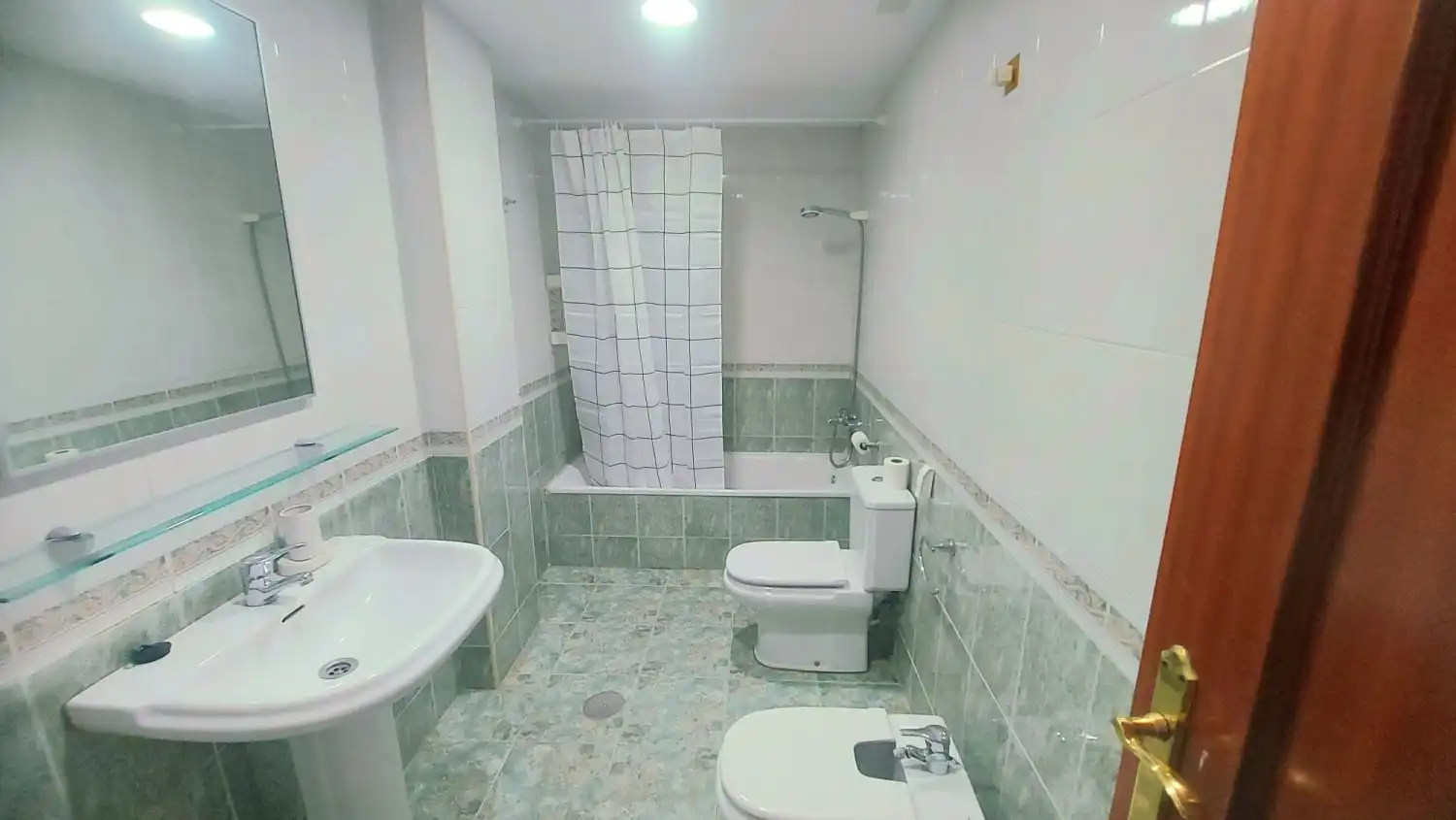Bathroom of Apartments for rent in Jaén  with Air Conditioner and Furnished