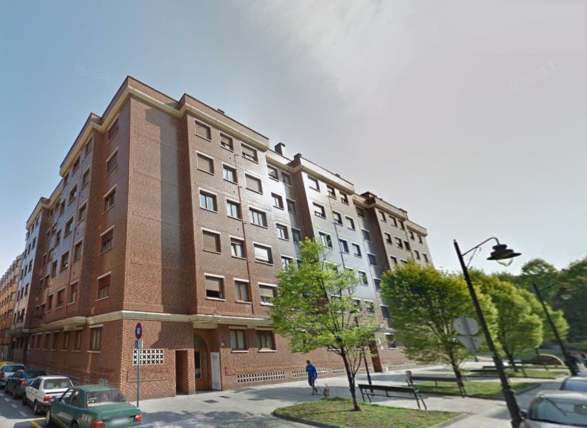 Vista exterior de Pis en venda en Gijón  amb Calefacció i Traster
