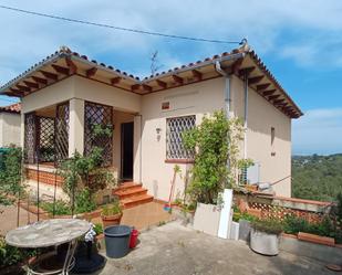 Vista exterior de Casa o xalet en venda en Sant Cugat del Vallès amb Aire condicionat, Calefacció i Jardí privat