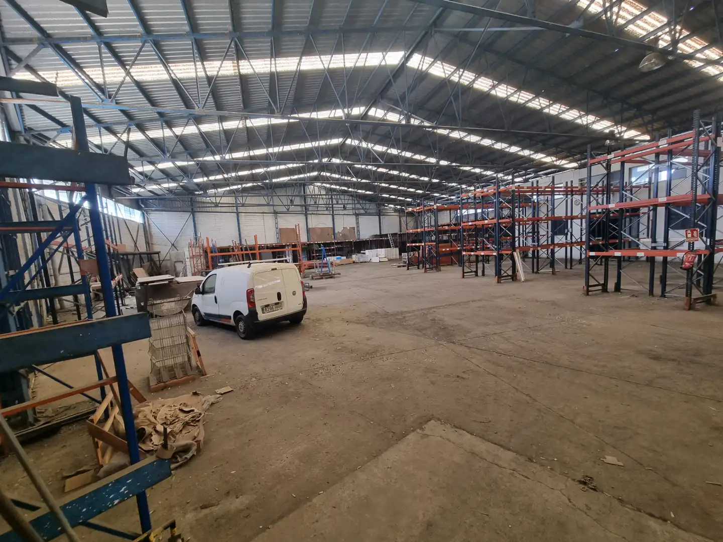 Nau industrial en venda en Almería amb Calefacció i Alarma