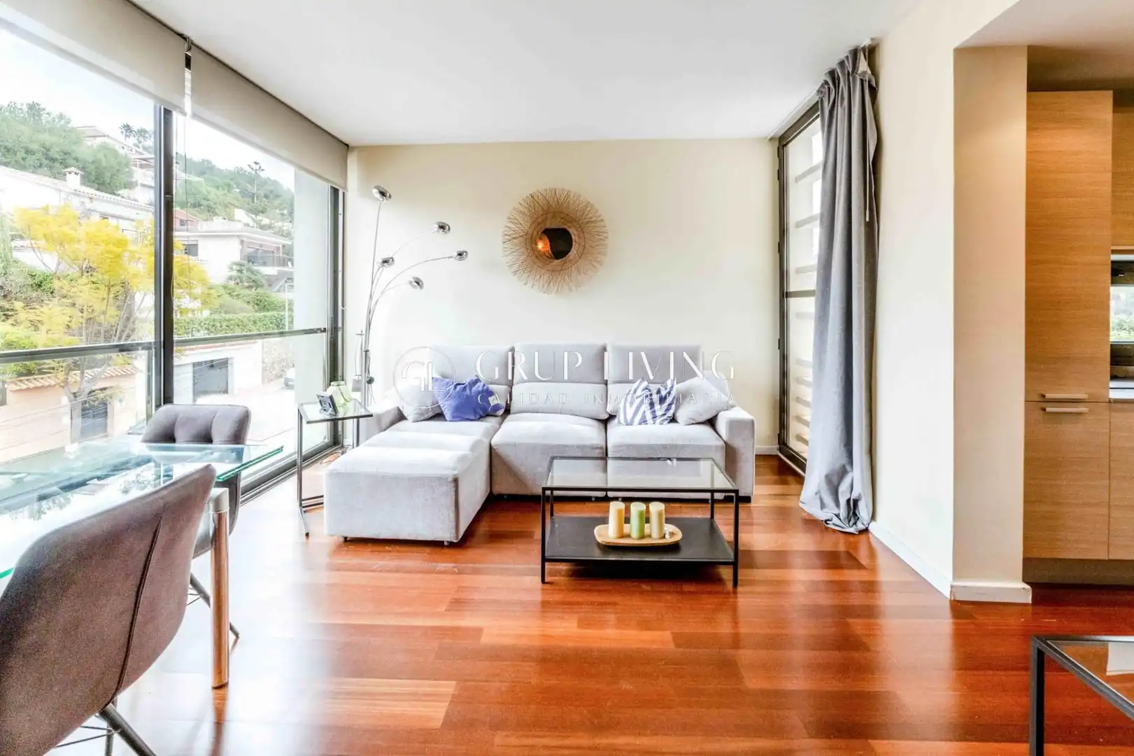 Living room of Flat for sale in Sitges  with Air Conditioner, Heating and Parquet flooring