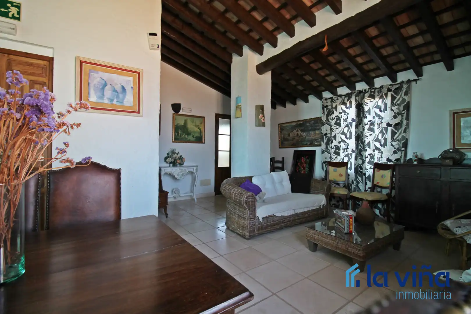 Sala de estar de Finca rústica en venta en Martín de la Jara con Aire acondicionado, Jardín privado y Trastero