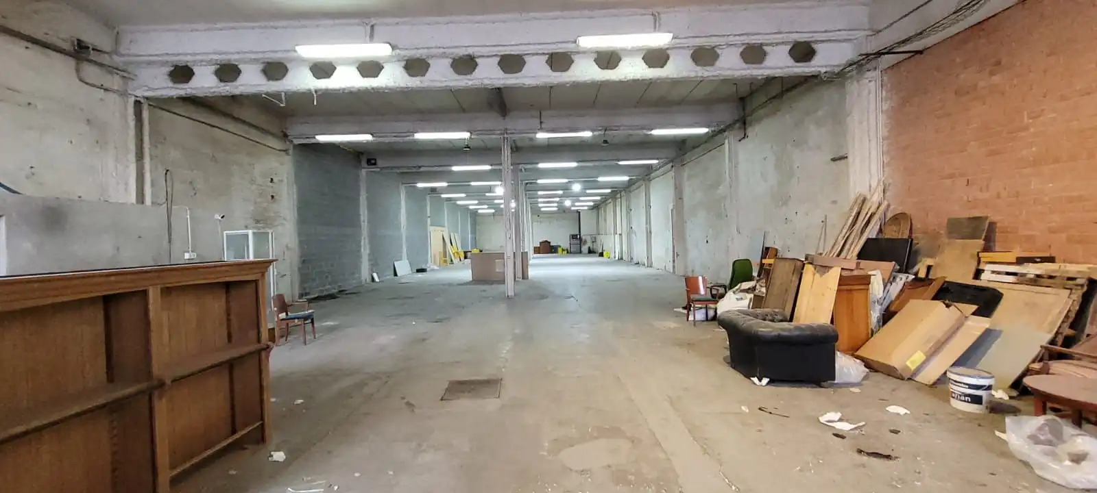 Nave industrial en venta en Ripollet