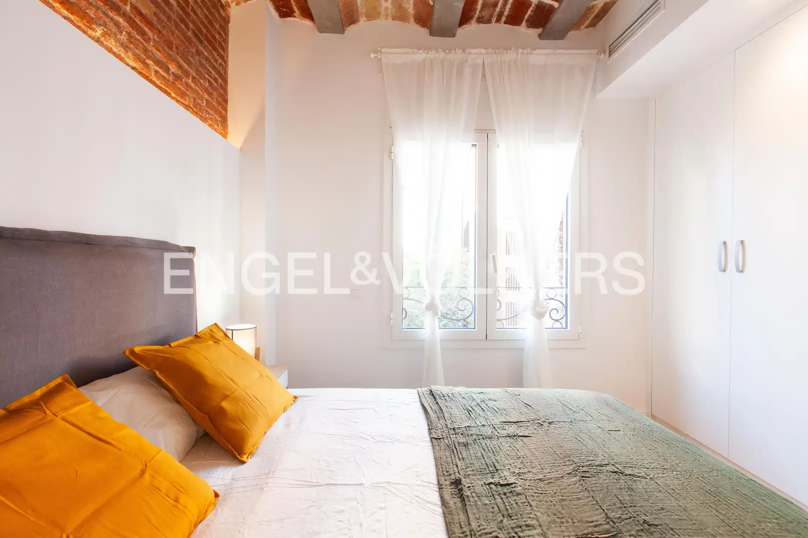 Schlafzimmer von Wohnung zum Verkauf in Barcelona mit Klimaanlage, Heizung und Privatgarten