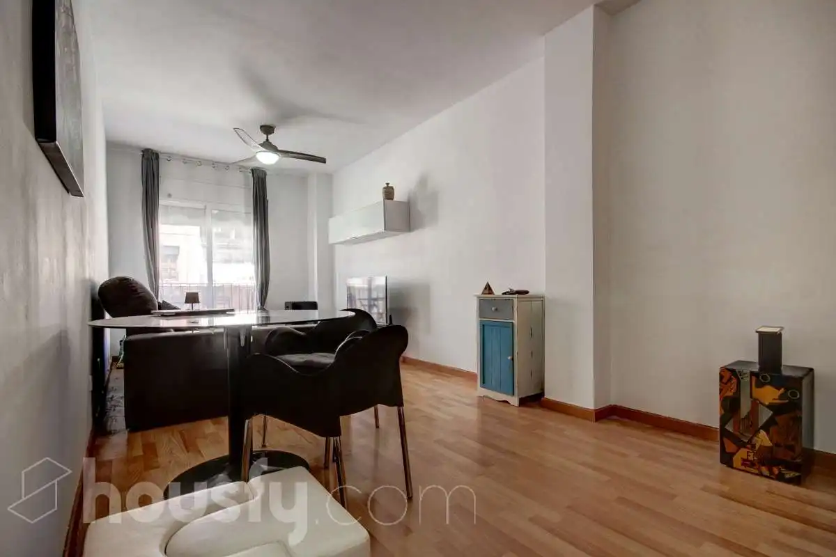 Flat with terrace for sale in Carrer de Manresa .