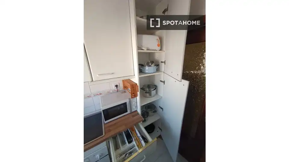 Habitación en Doctor Barraquer - G. Renfe - Policlínico