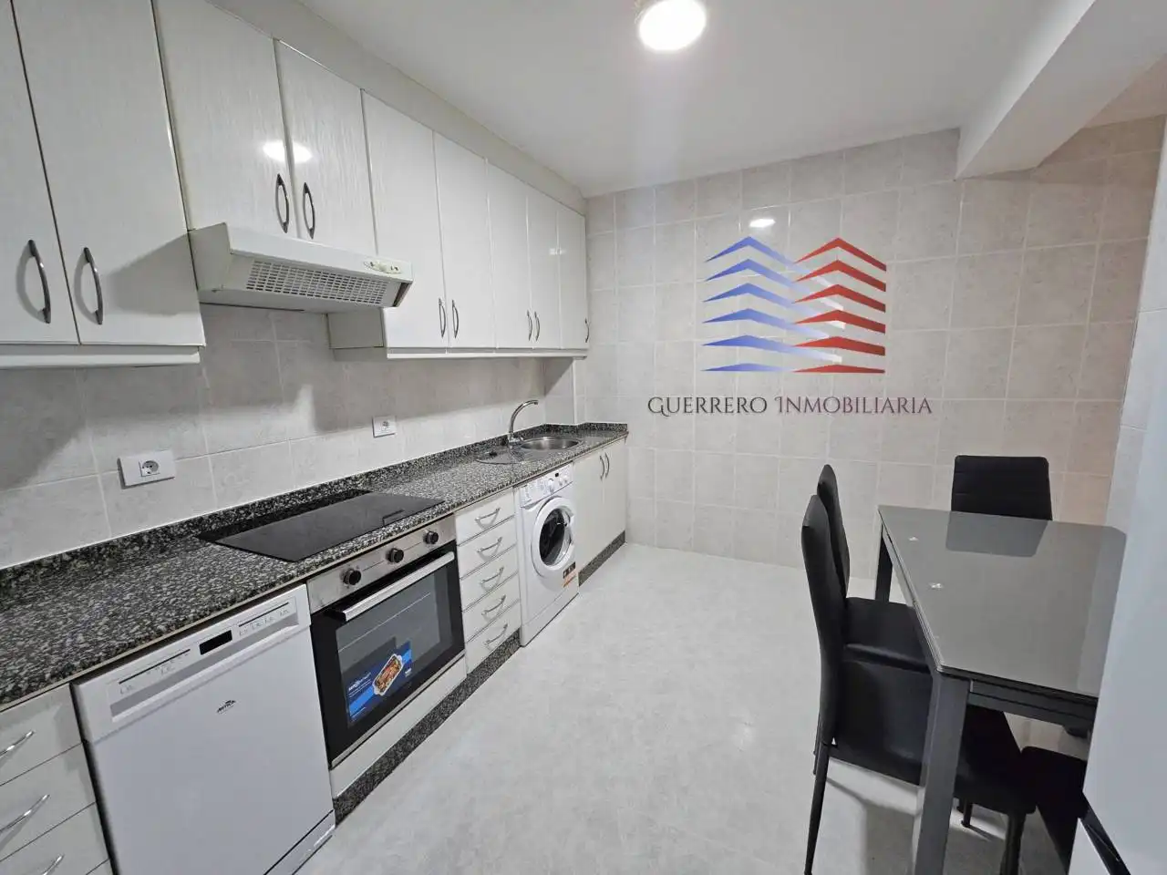 Cocina de Piso de alquiler en Ourense Capital  con Calefacción, Parquet y Alarma