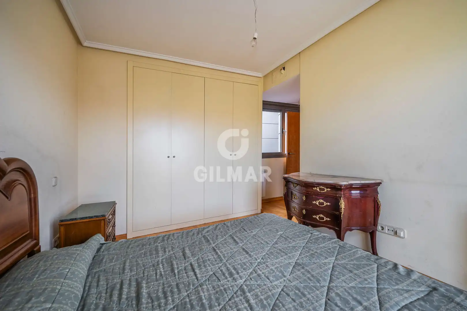 Schlafzimmer von Dachboden zum Verkauf in Madrid mit Heizung, Privatgarten und Abstellraum