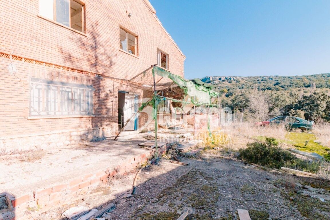 Vista exterior de Casa o chalet en venta en Escariche con Piscina