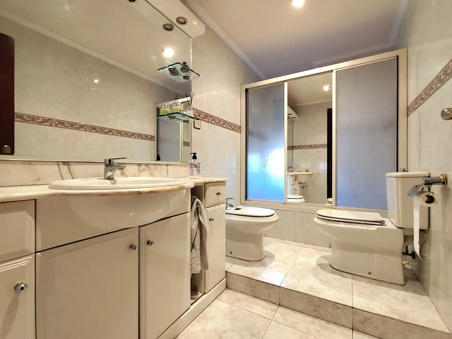 Baño de Piso en venta en Arnedo con Calefacción, Terraza y Amueblado