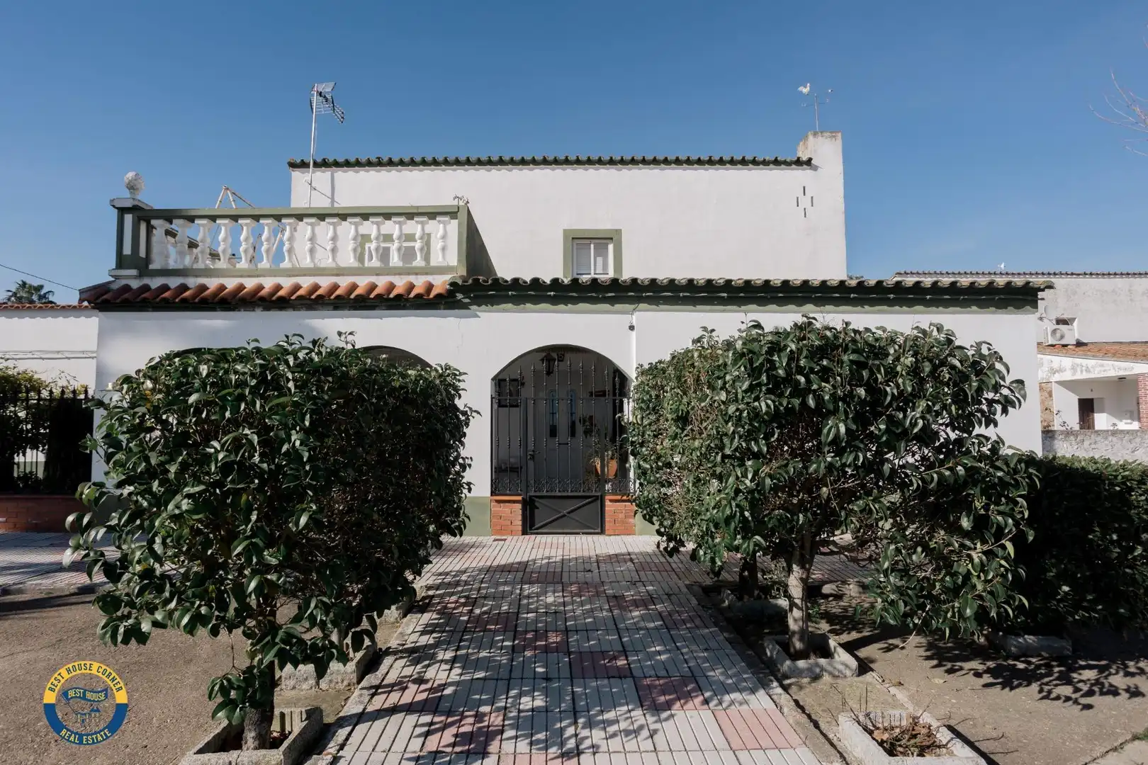 Vista exterior de Casa o xalet en venda en Don Benito amb Aire condicionat, Terrassa i Traster
