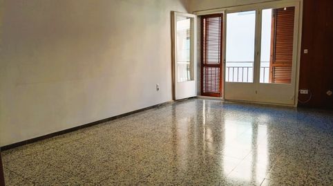 Piso en venta Calle Pere III tres habitaciones
