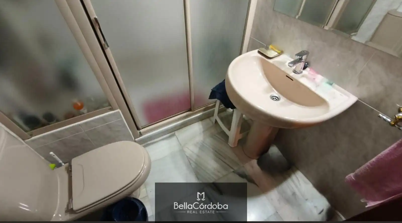Bany de Casa adosada en venda en Córdoba amb Aire condicionat i Terrassa