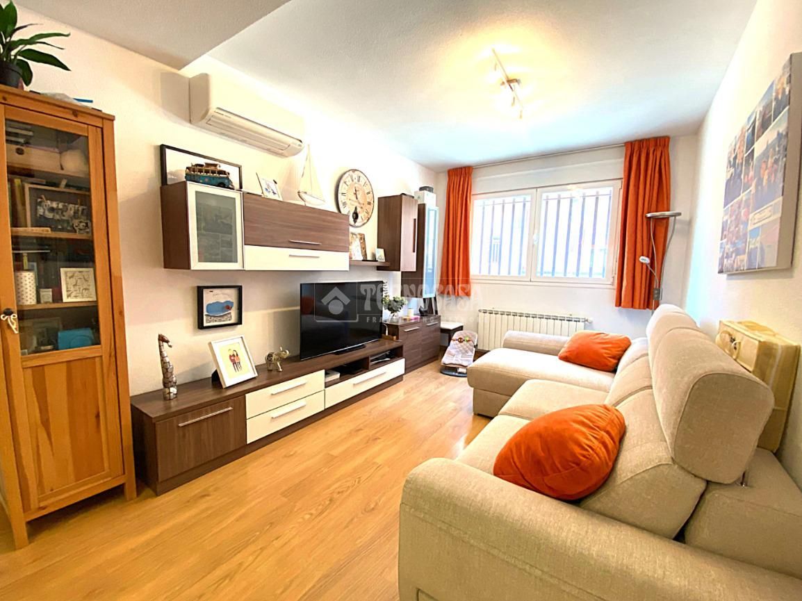 Sala de estar de Piso en venta en  Madrid Capital