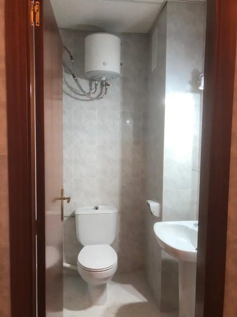 Badezimmer von Büro zur Miete in Tarragona