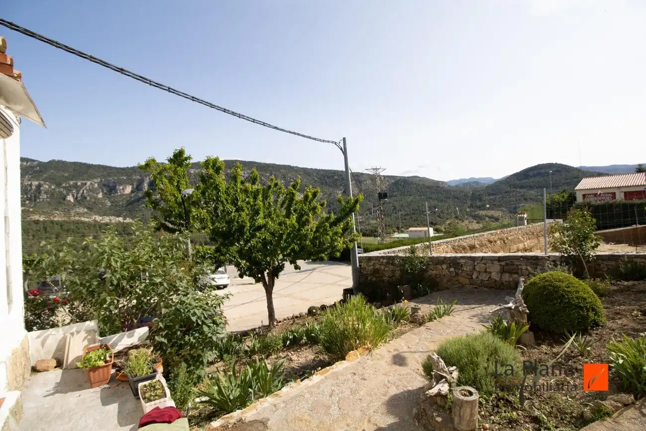 Maison rustique avec jardin à vendre à La Pobla de Benifassà, imagen 2