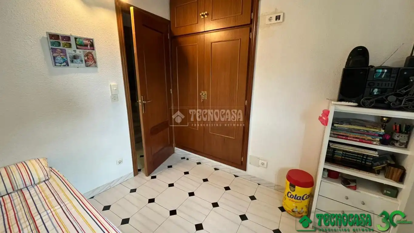 Schlafzimmer von Einfamilien-Reihenhaus zum Verkauf in San Esteban del Valle mit Klimaanlage und Heizung
