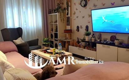 Living room of Flat for sale in Parla  with Air Conditioner, Heating and Internet