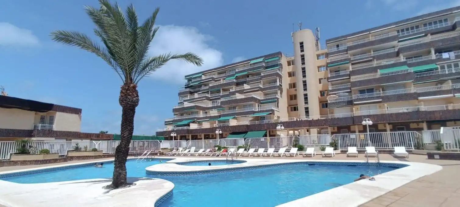 Piscina de Apartamento en venta en La Manga del Mar Menor con Aire acondicionado, Terraza y Trastero