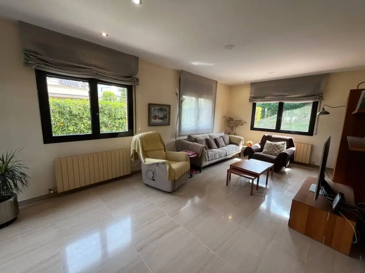 Living room of Houses for rent in Girona  with Air Conditioner, Heating and Terrace