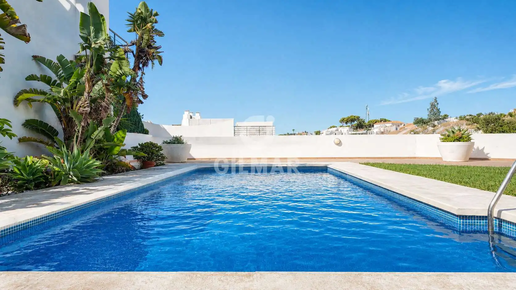 Piscina de Casa adosada en venda en Benalmádena amb Calefacció, Jardí privat i Piscina