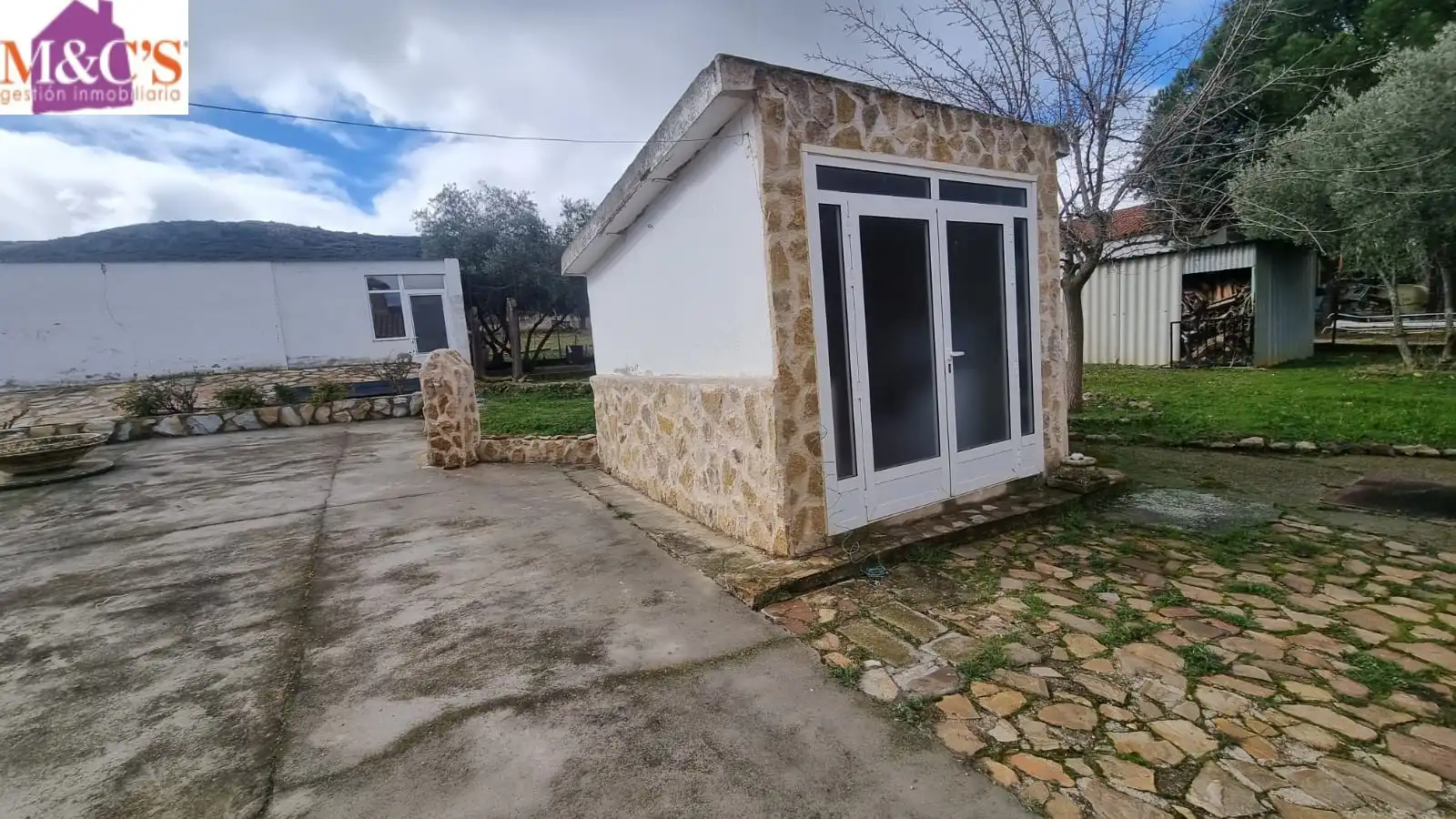 Vista exterior de Casa o xalet en venda en Cabezarrubias del Puerto amb Aire condicionat, Calefacció i Jardí privat