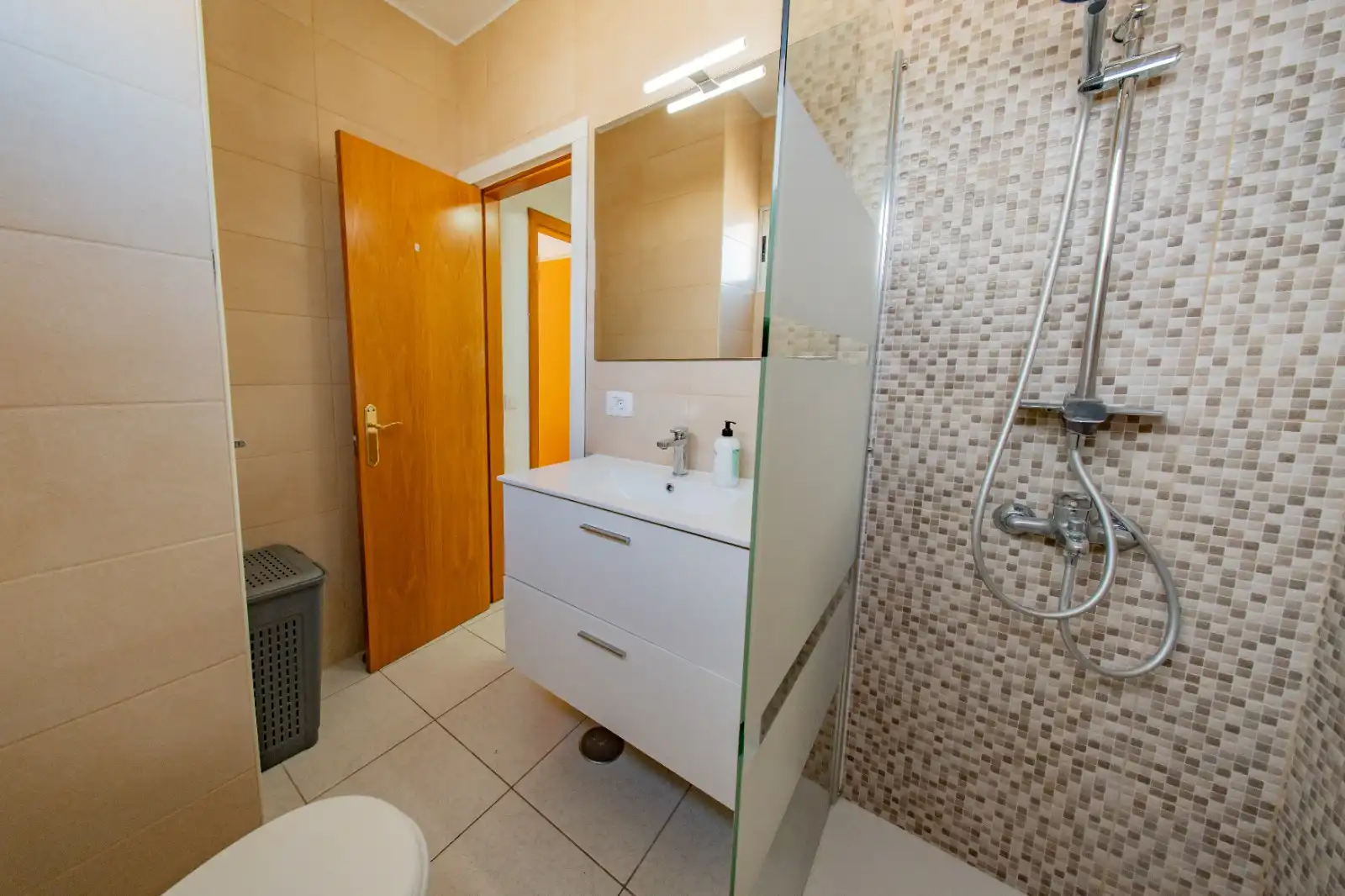 Bathroom of Study for rent in Puerto de la Cruz  with Terrace, Furnished and Community pool