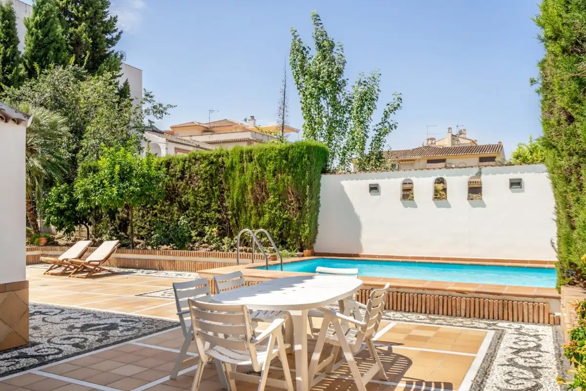 Piscina de Casa o xalet en venda en La Zubia amb Aire condicionat, Calefacció i Jardí privat