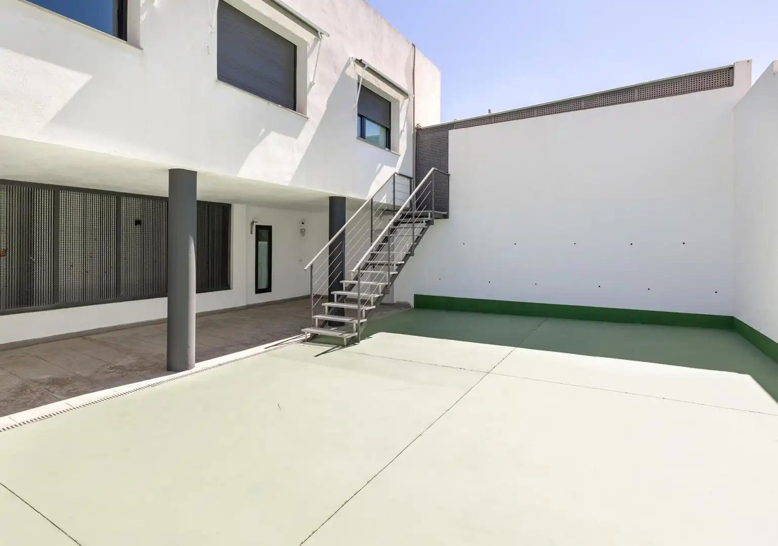 Vista exterior de Casa o xalet en venda en La Zubia amb Aire condicionat, Calefacció i Jardí privat