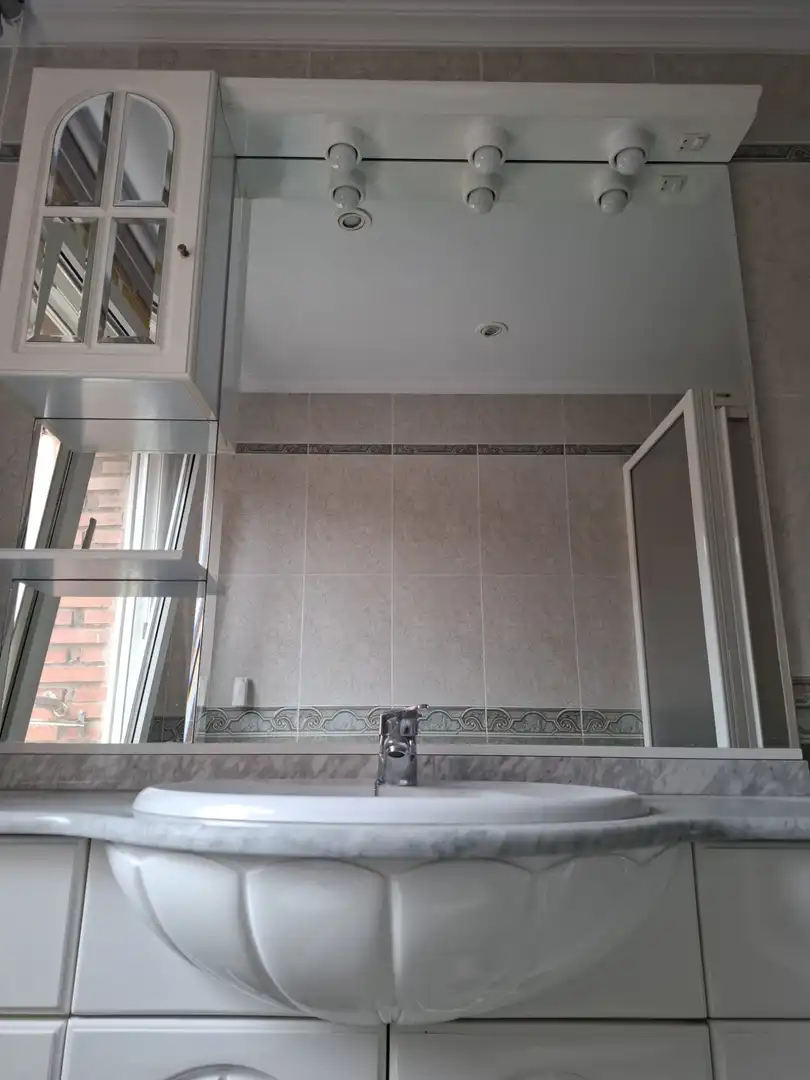 Badezimmer von Wohnung zur Miete in Gijón  mit Heizung und Parkett