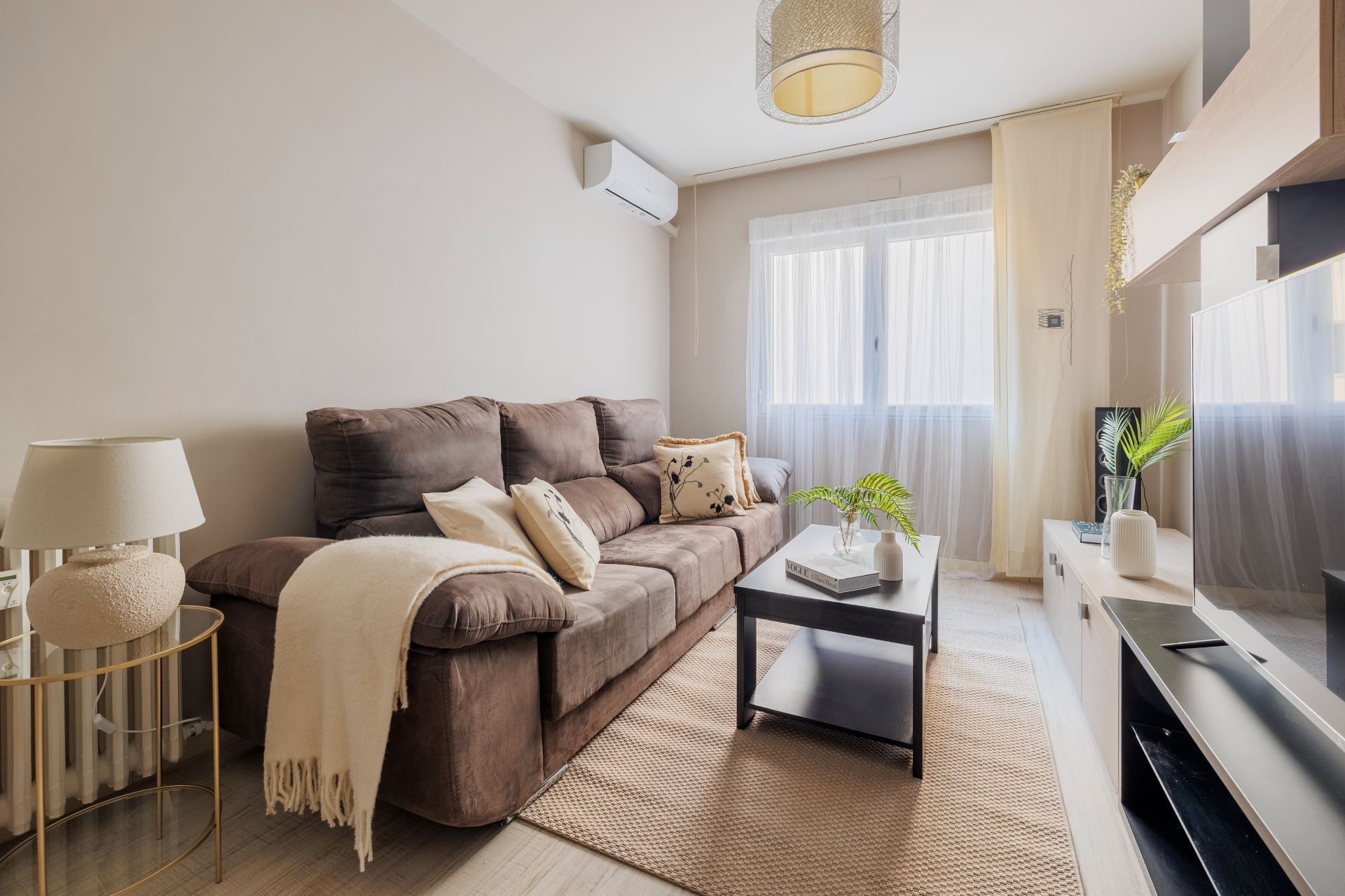 Living room of Flat for sale in  Madrid Capital  with Air Conditioner, Heating and Storage room