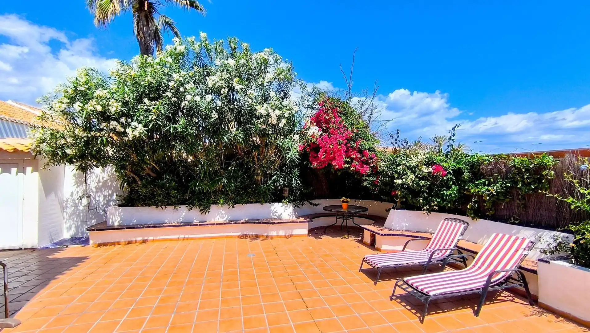 Terrasse von Einfamilien-Reihenhaus zum Verkauf in La Manga del Mar Menor mit Terrasse