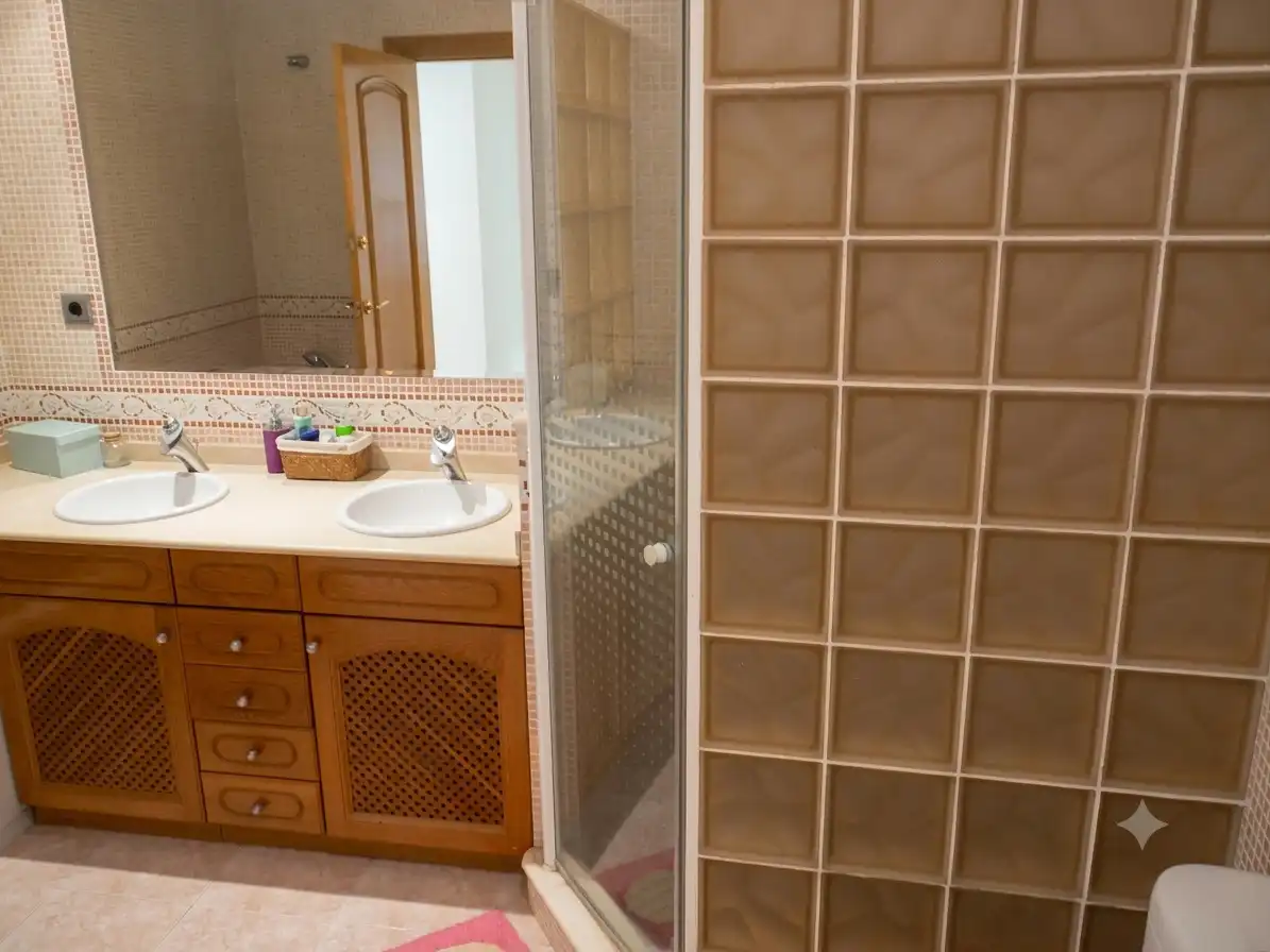 Bany de Casa adosada en venda en Sagunto / Sagunt amb Aire condicionat, Calefacció i Jardí privat