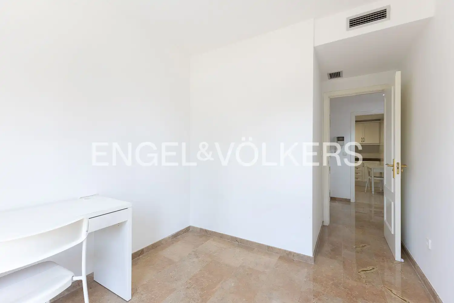 Flat for rent in Valencia  with Air Conditioner, Heating and Swimming Pool