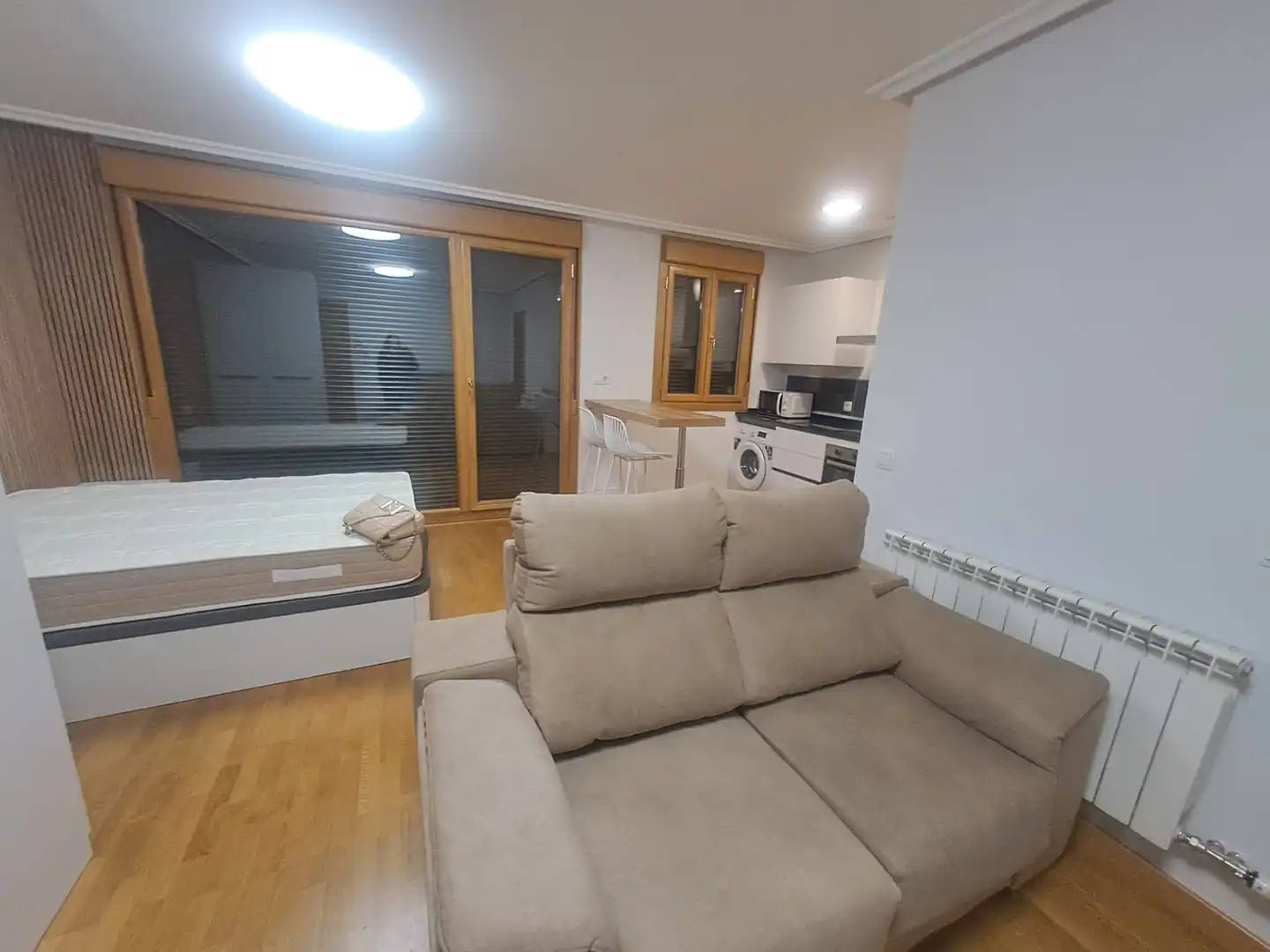 Sala d'estar de Apartament en venda en Santa Marta de Tormes amb Calefacció, Parquet i Moblat