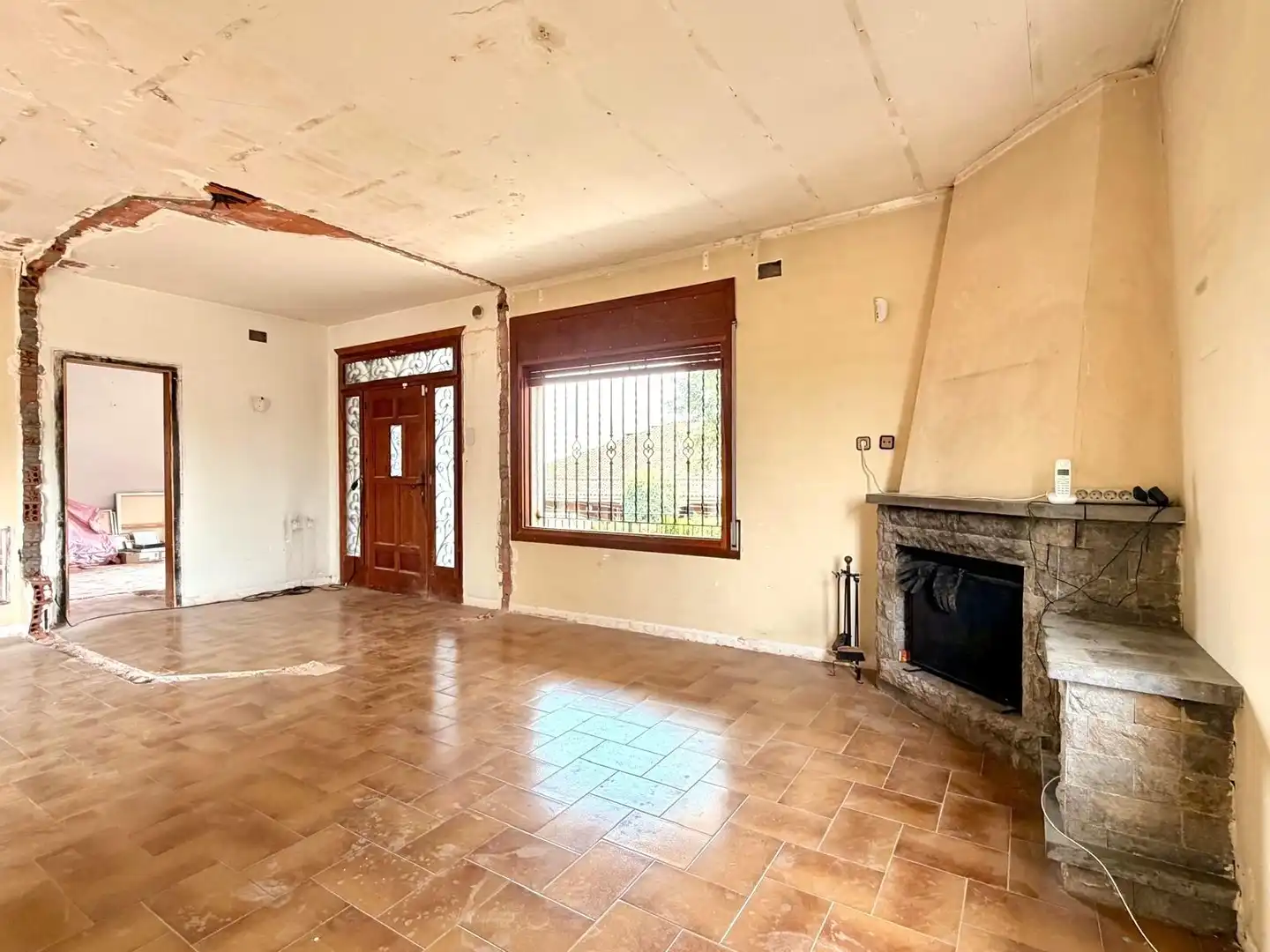 Living room of Houses for sale in Canovelles  with Private garden, Terrace and Swimming Pool