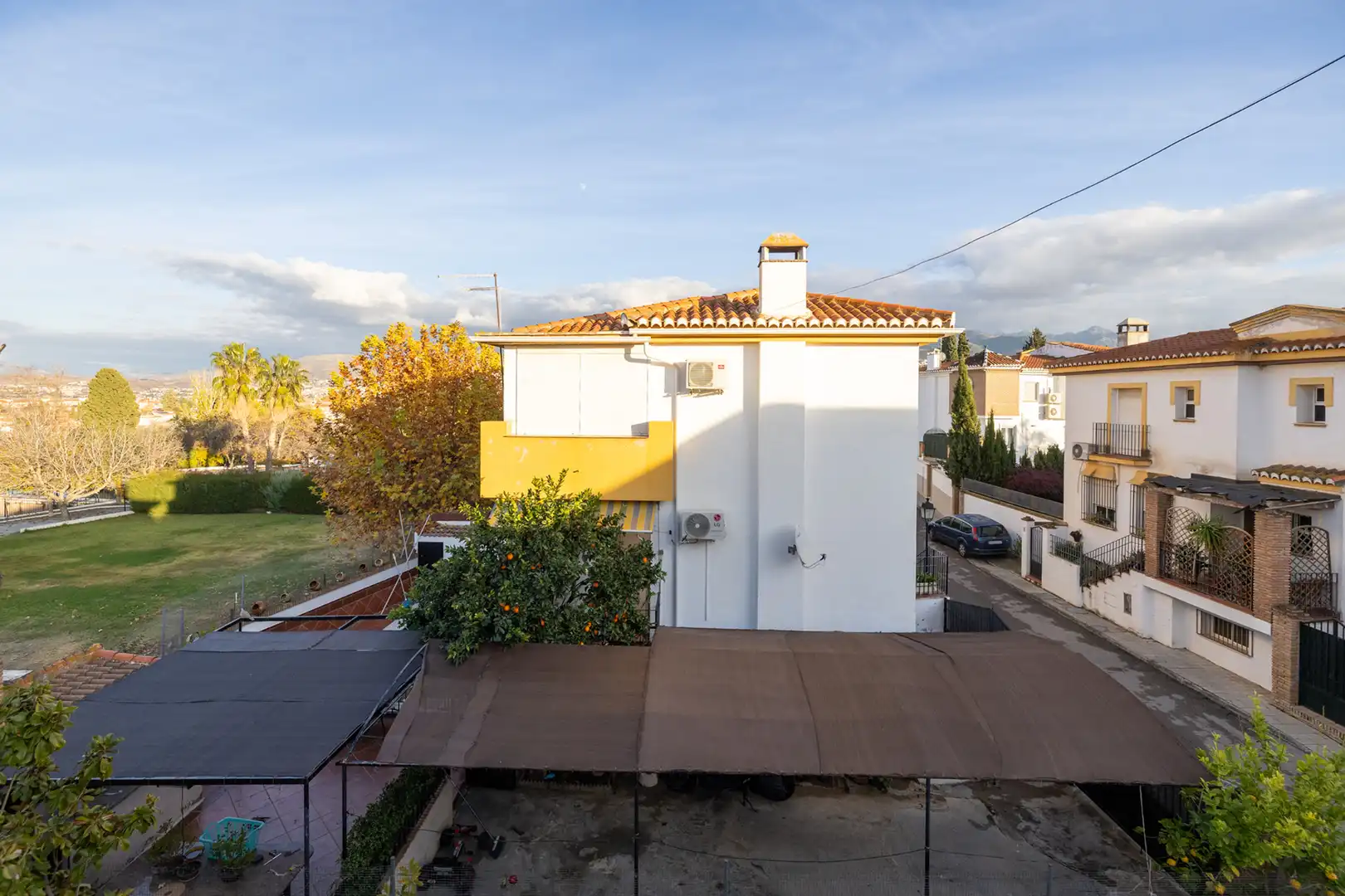 Vista exterior de Casa adosada en venda en Ogíjares amb Aire condicionat, Calefacció i Parquet