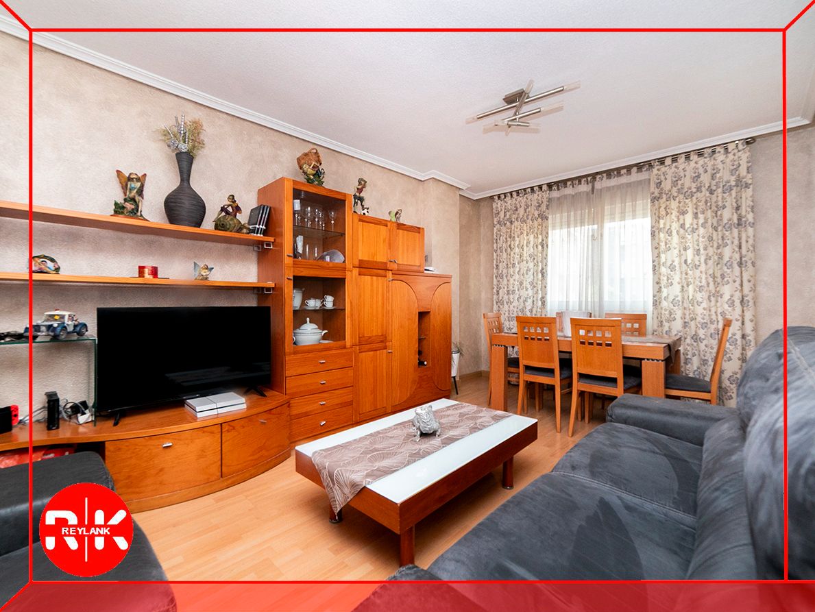Living room of Flat for sale in Coslada  with Air Conditioner, Heating and Storage room
