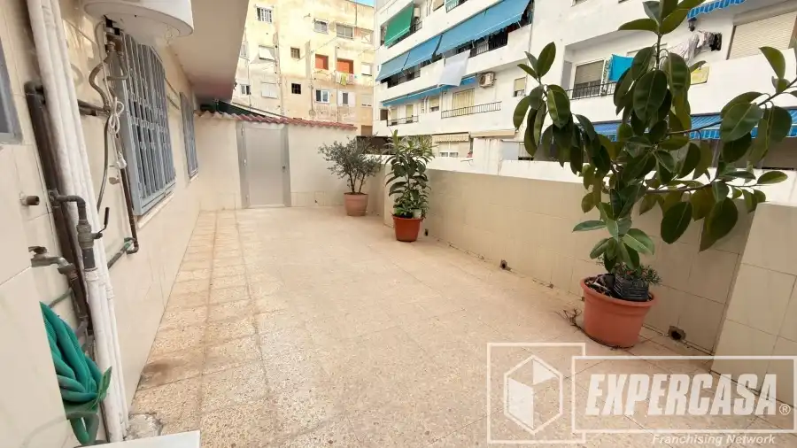 Vista exterior de Piso en venta en Valencia con Terraza y Trastero